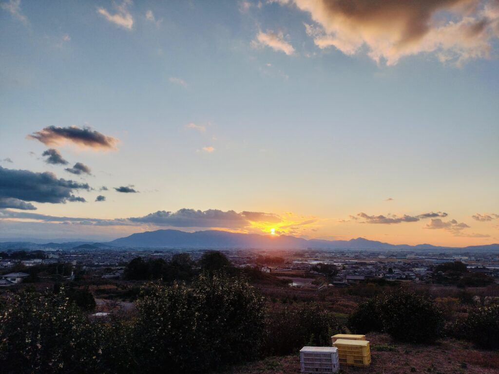 西山塚古墳から眺める大和三山の夕暮れ